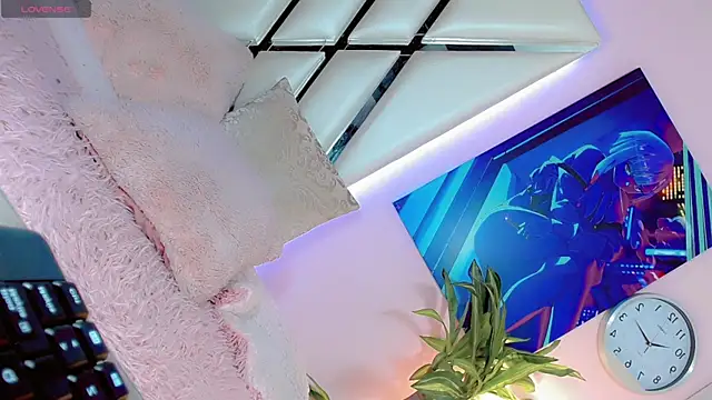 Snapshot of Hannahsmit chatting on 01-18-25, 12:57 Hannahsmit online show from 01-18-25, 12:57