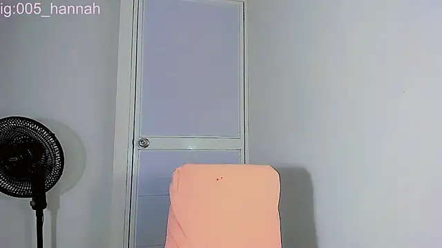 Snapshot of Hannahsmit chatting on 10-14-25, 09:32 Hannahsmit online show from 10-14-25, 09:32