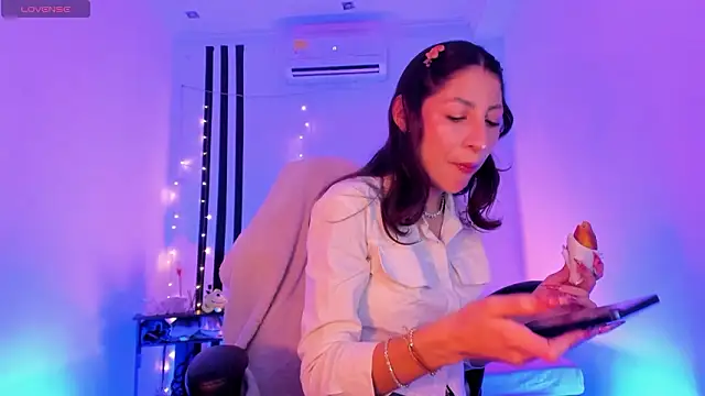 Snapshot of Gorgeous_Team chatting on 02-21-26, 08:21 Gorgeous Team online show from 02-21-26, 08:21