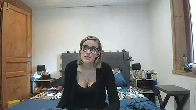Snapshot of Madame_Callie chatting on 05-14-26, 01:29 Madame Callie online show from 05-14-26, 01:29