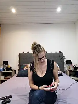 Snapshot of Madame_Callie chatting on 06-30-26, 05:58 Madame Callie online show from 06-30-26, 05:58