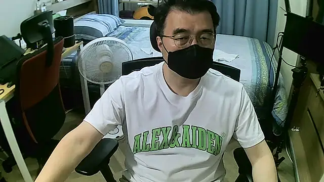 Snapshot of Jackvanlee chatting on 06-25-26, 05:12 Jackvanlee online show from 06-25-26, 05:12