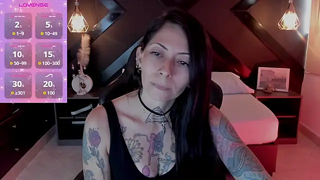 Snapshot of dark_gotica chatting on 10-24-25, 08:49 dark gotica online show from 10-24-25, 08:49