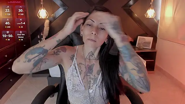 Snapshot of dark_gotica chatting on 10-28-25, 07:05 dark gotica online show from 10-28-25, 07:05