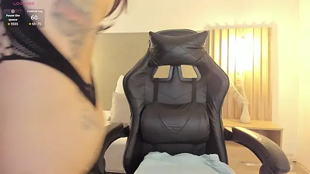 Snapshot of dark_gotica chatting on 11-15-25, 12:45 dark gotica online show from 11-15-25, 12:45