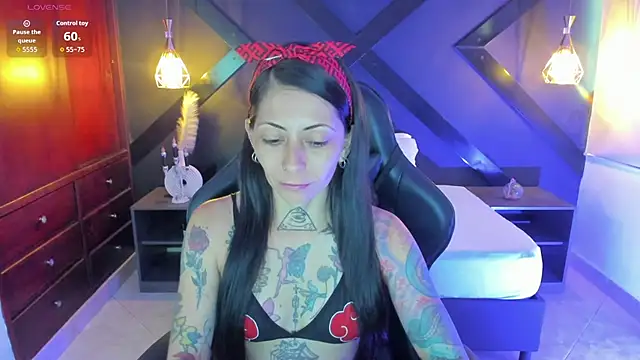 Snapshot of dark_gotica chatting on 11-17-25, 07:19 dark gotica online show from 11-17-25, 07:19