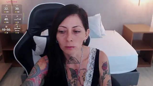 Snapshot of dark_gotica chatting on 12-22-25, 12:24 dark gotica online show from 12-22-25, 12:24