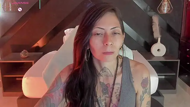 Snapshot of dark_gotica chatting on 02-14-26, 07:32 dark gotica online show from 02-14-26, 07:32