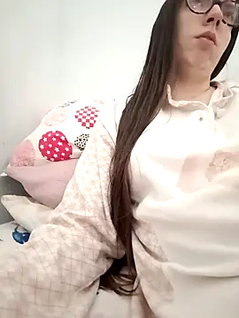 Snapshot of bruna_safadinhaa chatting on 12-17-25, 03:07 bruna safadinhaa online show from 12-17-25, 03:07