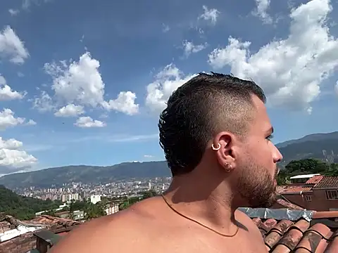 Snapshot of Juan_Castano chatting on 01-15-25, 08:05 Juan Castano online show from 01-15-25, 08:05