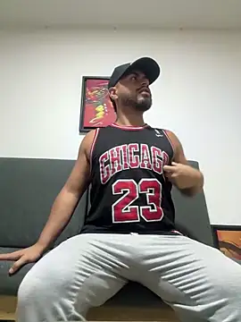 Snapshot of Juan_Castano chatting on 02-16-25, 11:16 Juan Castano online show from 02-16-25, 11:16