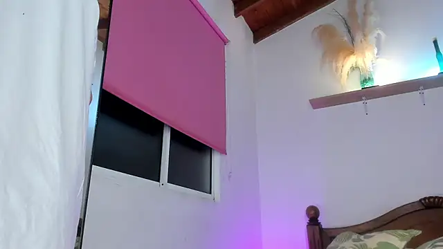 Snapshot of Juan_Castano chatting on 10-17-25, 07:44 Juan Castano online show from 10-17-25, 07:44