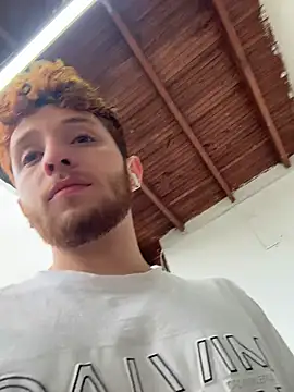 Snapshot of Juan_Castano chatting on 10-17-25, 10:34 Juan Castano online show from 10-17-25, 10:34