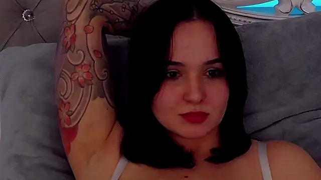 Snapshot of MeIisaLove chatting on 03-08-26, 02:04 MeIisaLove online show from 03-08-26, 02:04