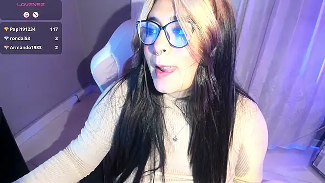 Snapshot of chloe_bonnet chatting on 12-14-24, 12:11 chloe bonnet online show from 12-14-24, 12:11