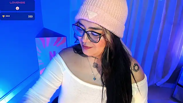 Snapshot of chloe_bonnet chatting on 12-21-24, 12:09 chloe bonnet online show from 12-21-24, 12:09