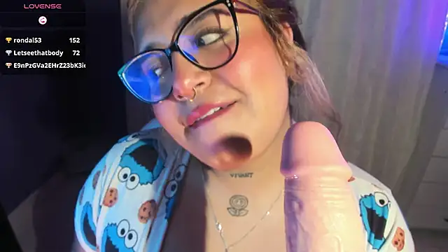 Snapshot of chloe_bonnet chatting on 01-11-25, 12:33 chloe bonnet online show from 01-11-25, 12:33