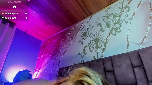 Snapshot of chloe_bonnet chatting on 01-24-25, 12:20 chloe bonnet online show from 01-24-25, 12:20