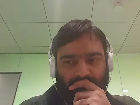 Snapshot of JohnBond009 chatting on 05-20-26, 09:59 JohnBond009 online show from 05-20-26, 09:59