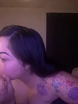 Snapshot of xocrybaby chatting on 10-13-25, 10:37 xocrybaby online show from 10-13-25, 10:37