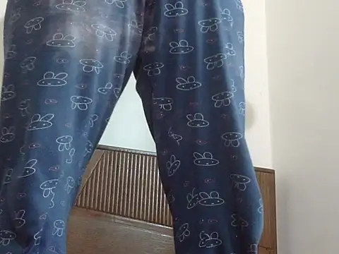 Snapshot of shekira99 chatting on 09-10-25, 05:07 shekira99 online show from 09-10-25, 05:07