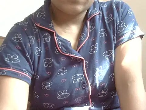 Snapshot of shekira99 chatting on 09-27-25, 03:44 shekira99 online show from 09-27-25, 03:44