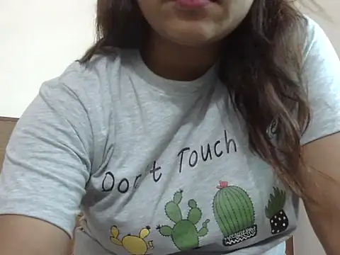 Snapshot of shekira99 chatting on 10-24-25, 01:03 shekira99 online show from 10-24-25, 01:03