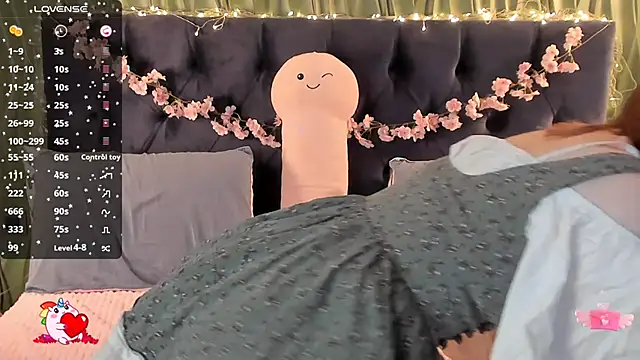 Snapshot of AliceLanley chatting on 11-18-25, 11:25 AliceLanley online show from 11-18-25, 11:25