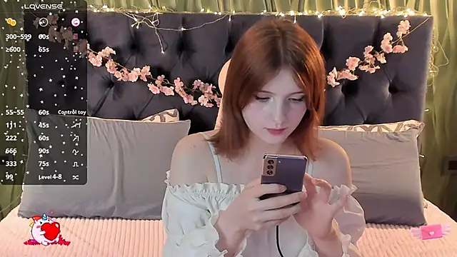 Snapshot of AliceLanley chatting on 11-19-25, 11:10 AliceLanley online show from 11-19-25, 11:10