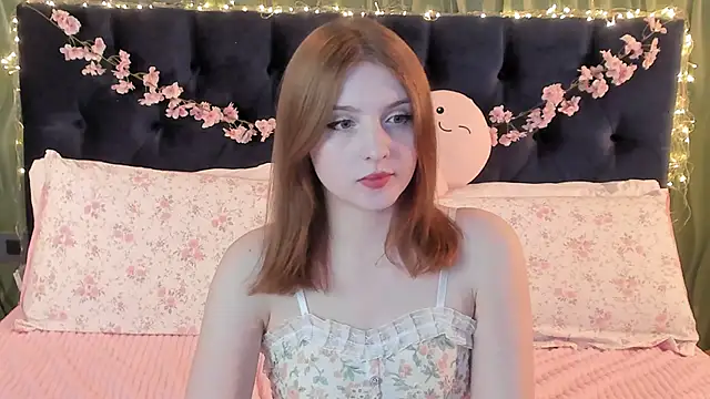 Snapshot of AliceLanley chatting on 05-05-26, 11:29 AliceLanley online show from 05-05-26, 11:29