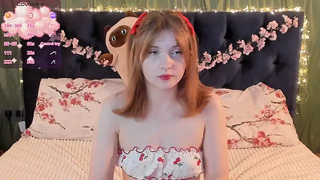 Snapshot of AliceLanley chatting on 07-08-26, 12:42 AliceLanley online show from 07-08-26, 12:42