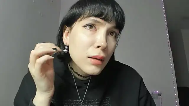 Snapshot of dollmore chatting on 02-18-25, 04:26 dollmore online show from 02-18-25, 04:26