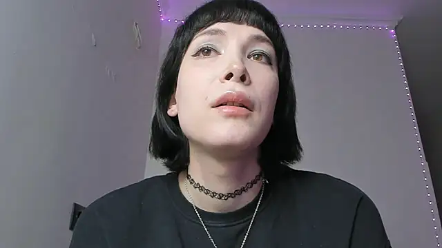 Snapshot of dollmore chatting on 02-21-25, 05:20 dollmore online show from 02-21-25, 05:20