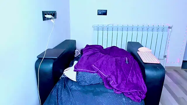 Snapshot of dollmore chatting on 10-11-25, 06:39 dollmore online show from 10-11-25, 06:39