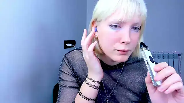 Snapshot of dollmore chatting on 11-05-25, 02:55 dollmore online show from 11-05-25, 02:55