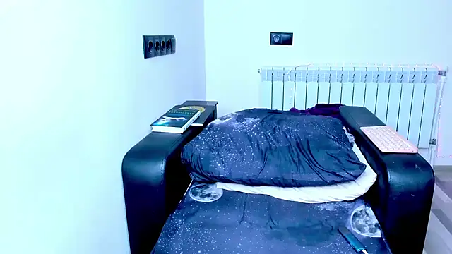 Snapshot of dollmore chatting on 11-19-25, 01:16 dollmore online show from 11-19-25, 01:16