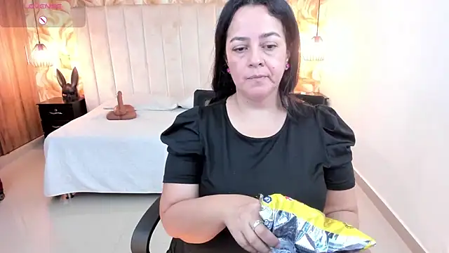 lucia vonne  online show from 02-12-26, 08:26