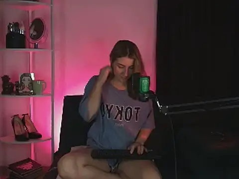 Snapshot of Dakotaa_ chatting on 03-18-25, 03:53 Dakotaa  online show from 03-18-25, 03:53