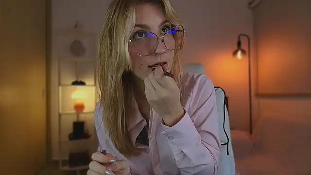 Snapshot of Dakotaa_ chatting on 10-20-25, 05:30 Dakotaa  online show from 10-20-25, 05:30