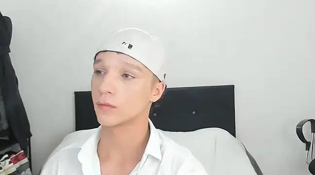 Snapshot of angelcortes chatting on 12-24-24, 10:55 angelcortes online show from 12-24-24, 10:55