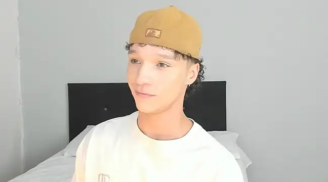 Snapshot of angelcortes chatting on 03-05-25, 06:34 angelcortes online show from 03-05-25, 06:34