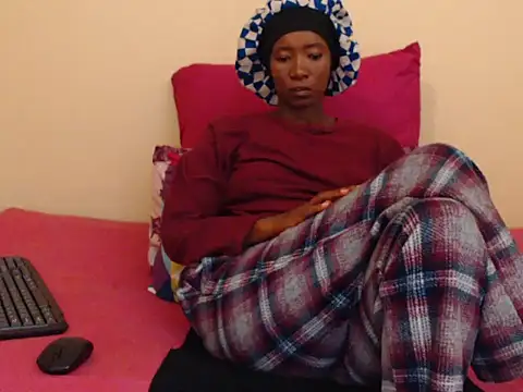 Snapshot of NikkiDickSavage chatting on 01-18-25, 07:26 NikkiDickSavage online show from 01-18-25, 07:26