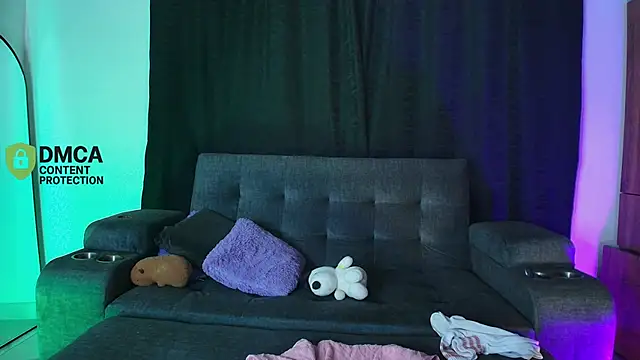 yungelitamor  online show from 06-01-26, 06:04