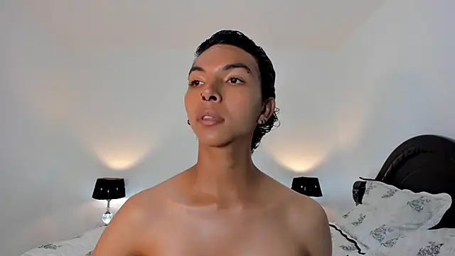 xhenisa  online show from 01-12-25, 09:40