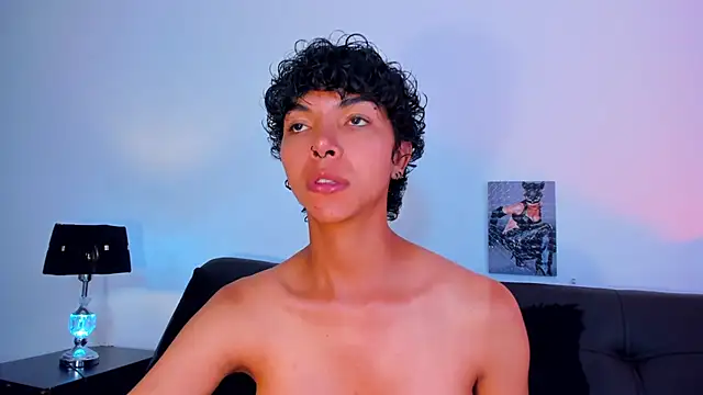 xhenisa  online show from 01-28-25, 08:47