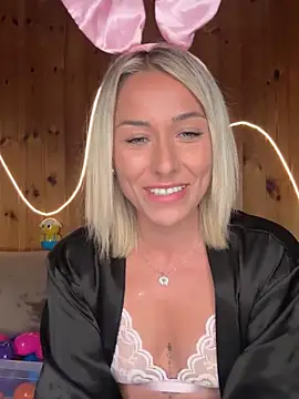 petrouchkaaa  online show from 04-06-26, 07:26