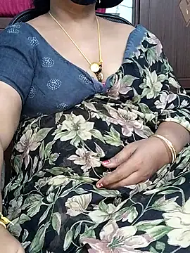 Snapshot of yours-kavaya chatting on 10-13-25, 03:17 yours-kavaya online show from 10-13-25, 03:17