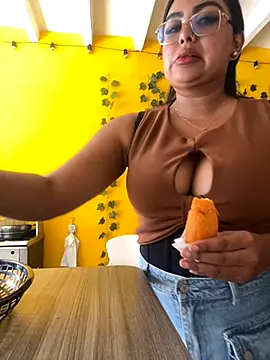 Snapshot of NatashaBrown12 chatting on 10-01-25, 08:59 NatashaBrown12 online show from 10-01-25, 08:59