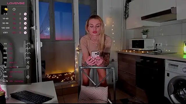 Snapshot of MissLovex chatting on 02-06-25, 11:54 MissLovex online show from 02-06-25, 11:54