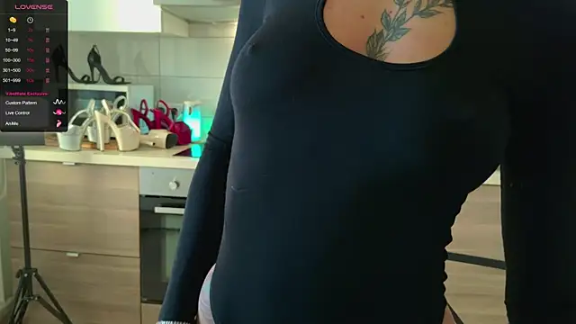 Snapshot of MissLovex chatting on 09-26-25, 03:32 MissLovex online show from 09-26-25, 03:32